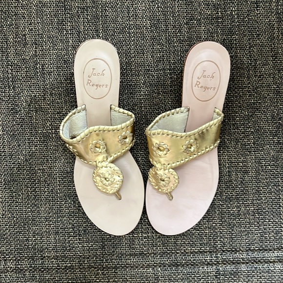 New without box . Jack Rogers metallic gold cork wedge sandals. Size 6 1/2 - Picture 4 of 4
